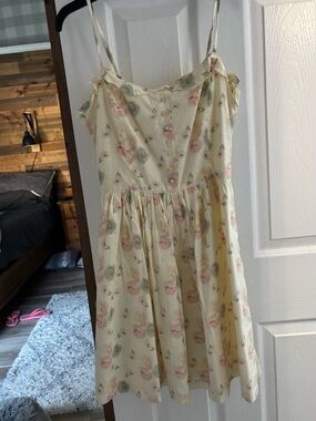 Women’s ' Buttery Yellow Floral Sundress with Floral Accents Size M